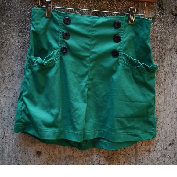 iROO Green High-Waisted Button-Front Shorts Size 38 - Picture 1 of 3
